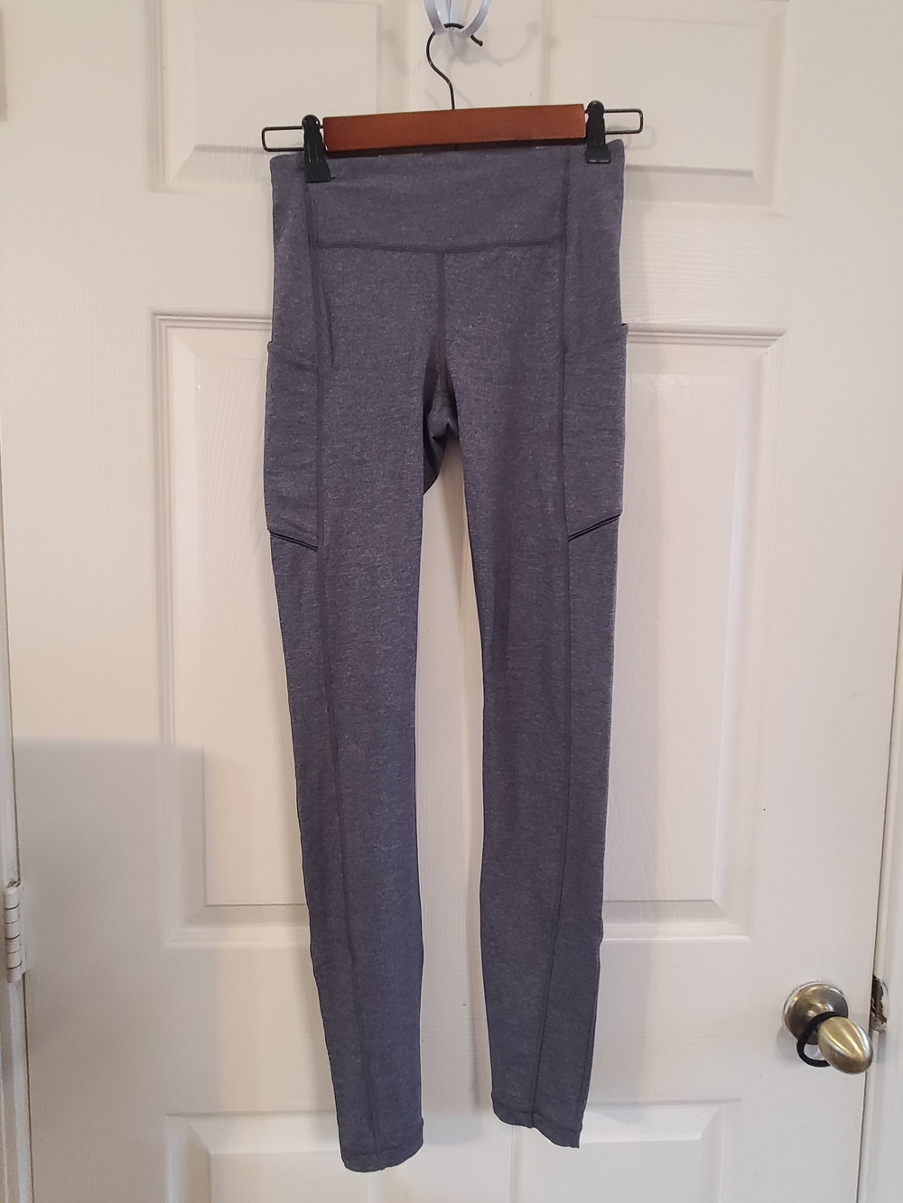 lululemon athletica heather charcoal/black performance leggings Size 4